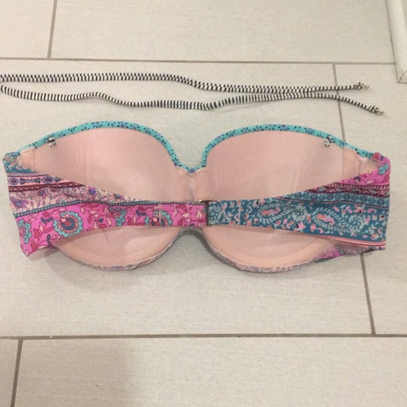 Bikini - Picture 2 of 2